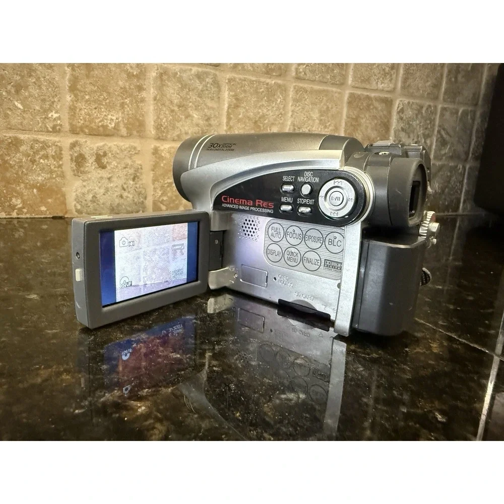 Hitachi DVD Camcorder with 30x Optical Zoom, Charger, Tested Works‎